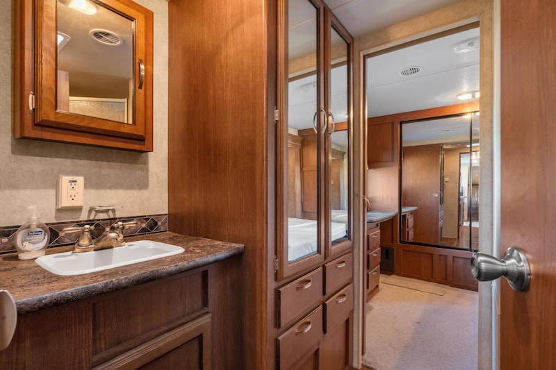 RV Rental Y504-6